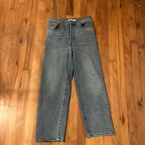 Brand new Levi's rib cage jeans. Cropped to 27 inches in length. Worn once.
